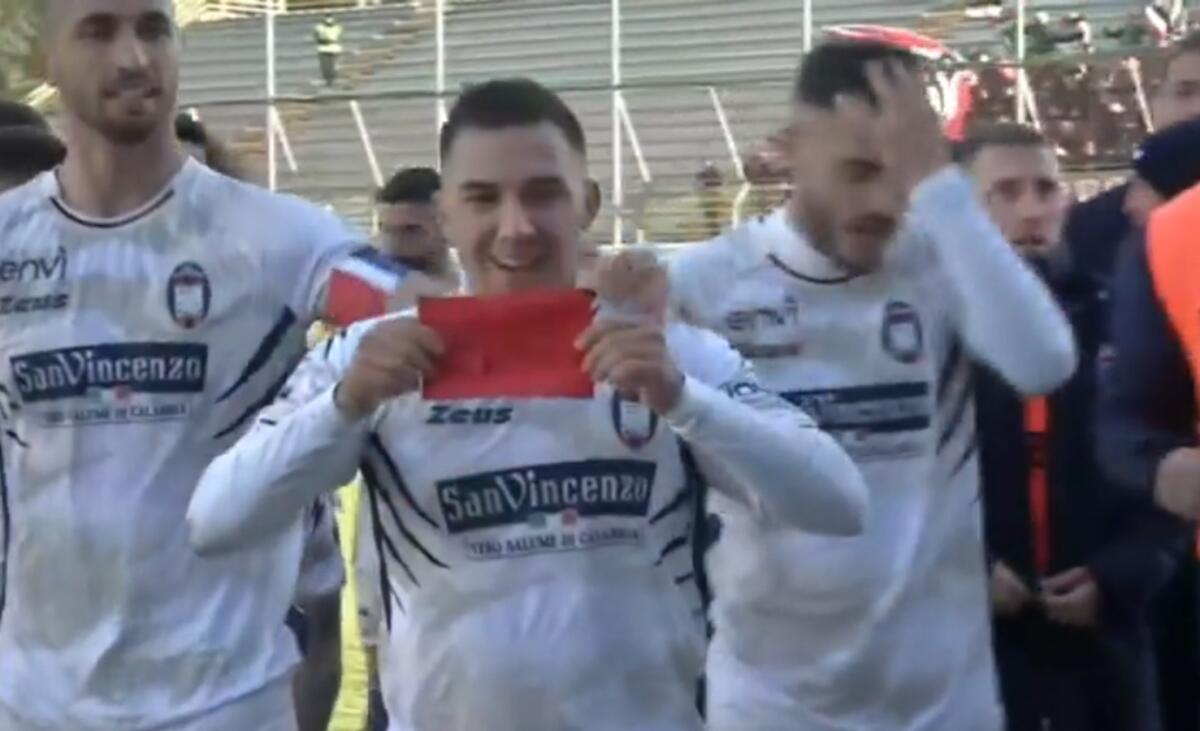 #MonterosiCrotone 1-1 | Magic Chiricò, c'è l'undicesima magia con dedica speciale - 