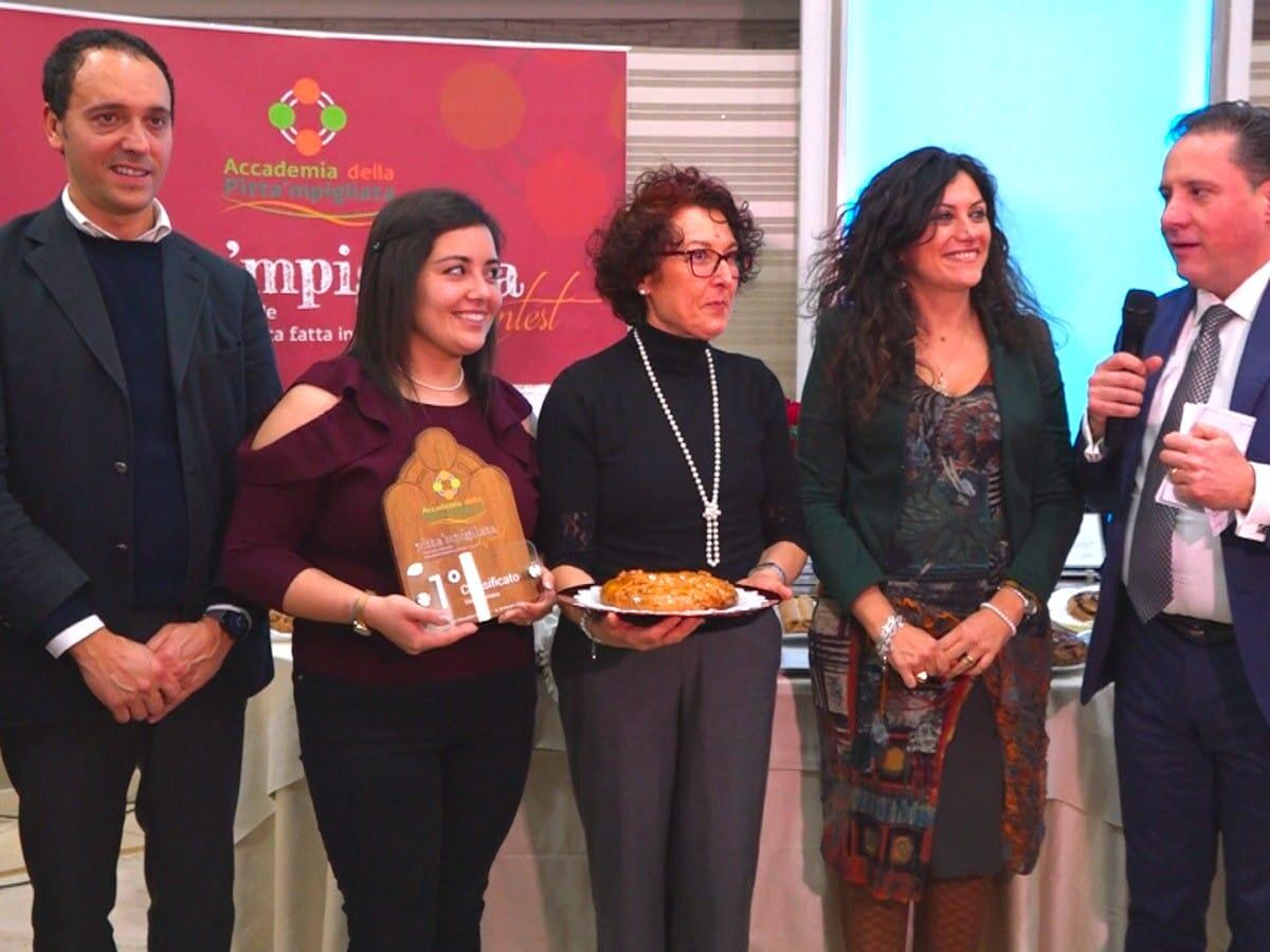 (Video) E' crotonese la miglior “Pitta mpigliata”: a vincere è Verzino con Michela Patera - 