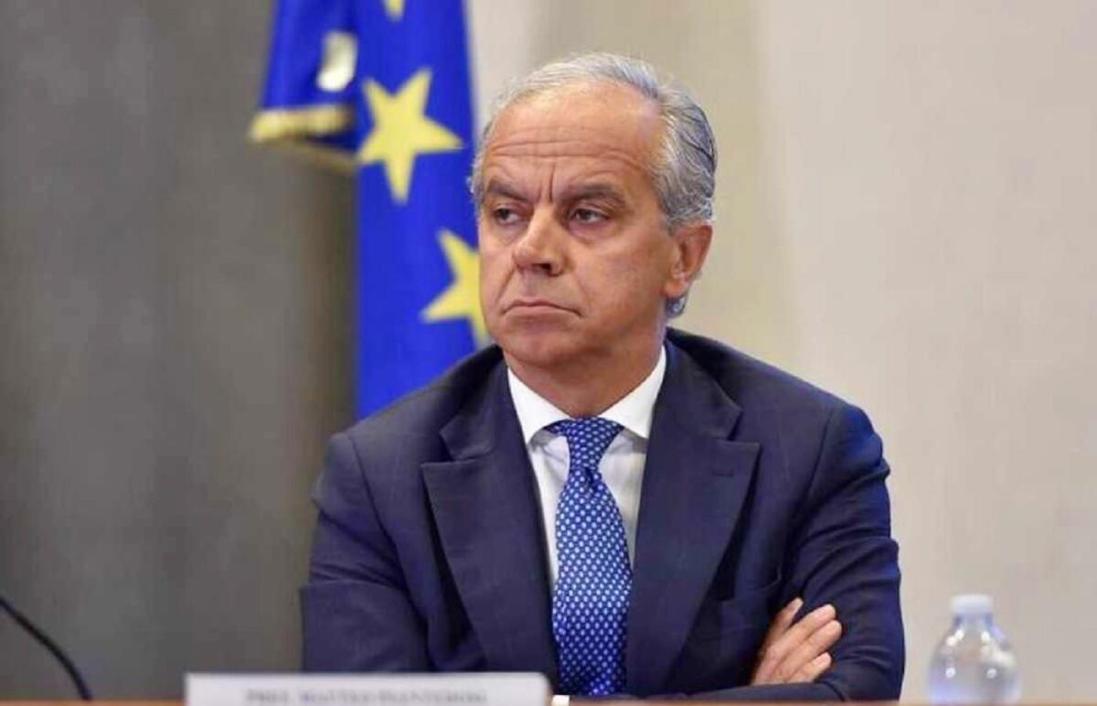 Il Ministro Piantedosi: «Calabria e Sicilia non possono diventare il campo profughi d’Europa» -