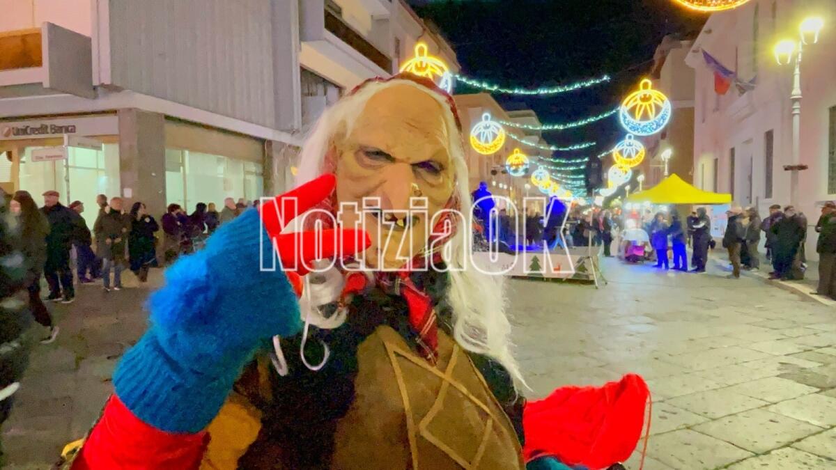 Crotone, la Befana è scesa con un po' di anticipo in città - 