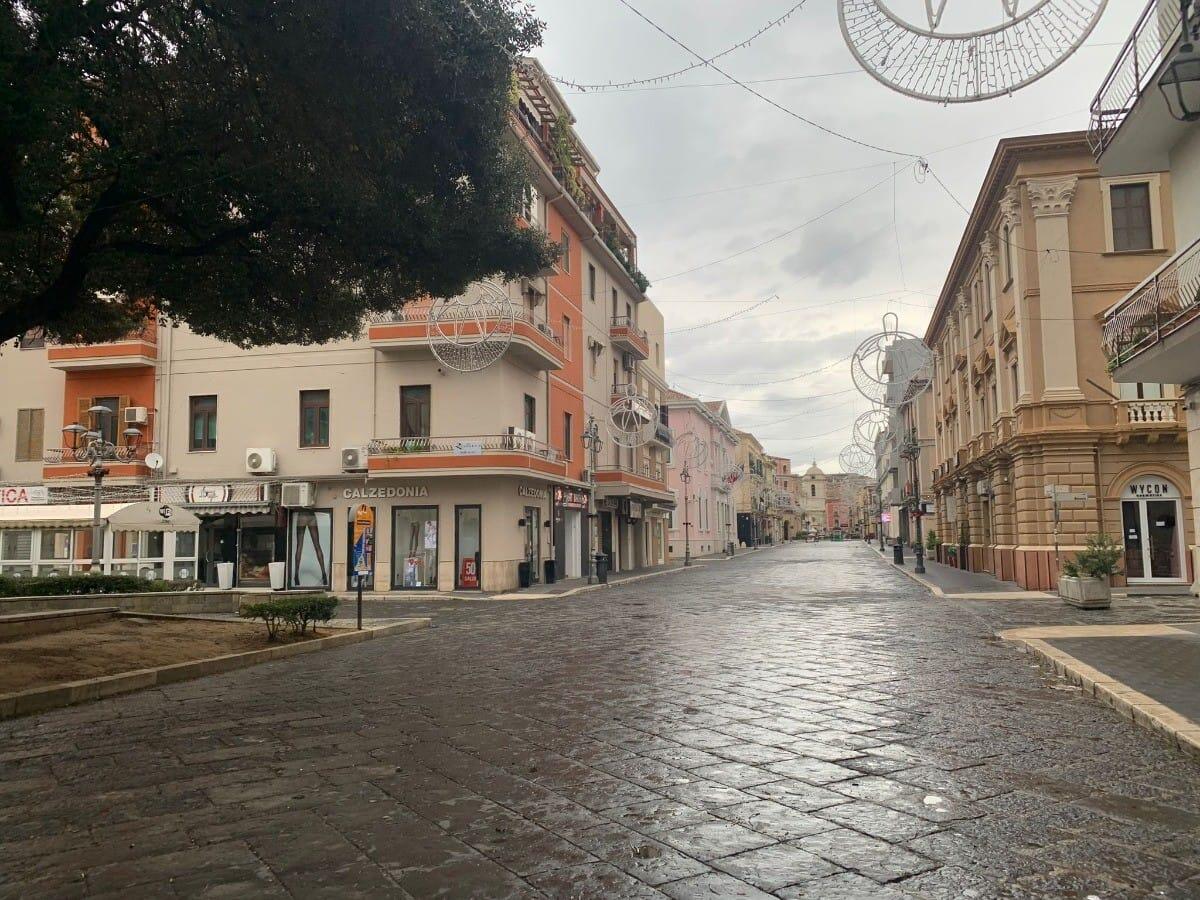 Crotone - Si spengono le luci e si spegne anche il corso - 