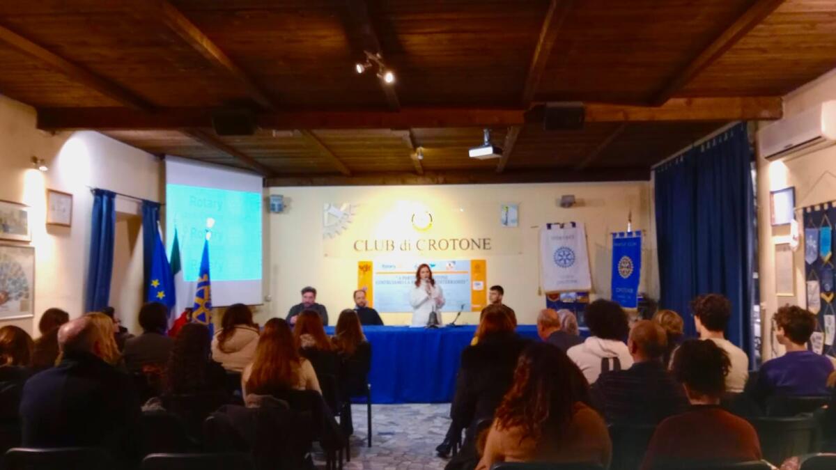 Al Rotary il fumetto tutto crotonese “Cosma e Mito" - 