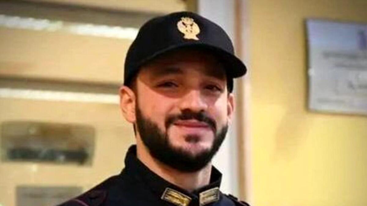 Poliziotto calabrese salva un bambino da soffocamento, l'elogio della Meloni su Twitter - 