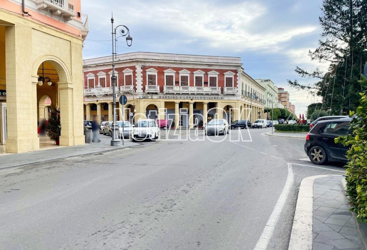 Crotone, in Piazza Pitagora si torna alla normalità - 