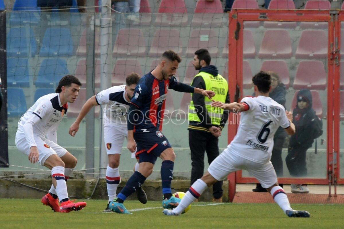 #CrotonePotenza 0-0 | Gli squali frenano ancora, secondo pareggio consecutivo - 