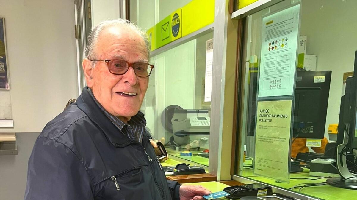 Ha 100 anni ma è il nonno più smart che ci sia in Calabria - 