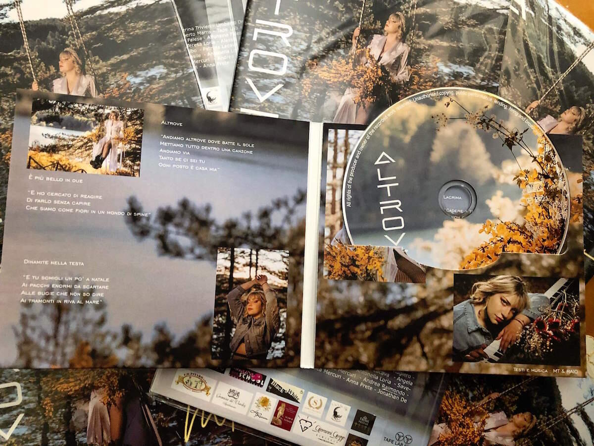 Caccuri, l'EP "Altrove" di Maria Teresa Lacaria presto nei Mondadori Store - 