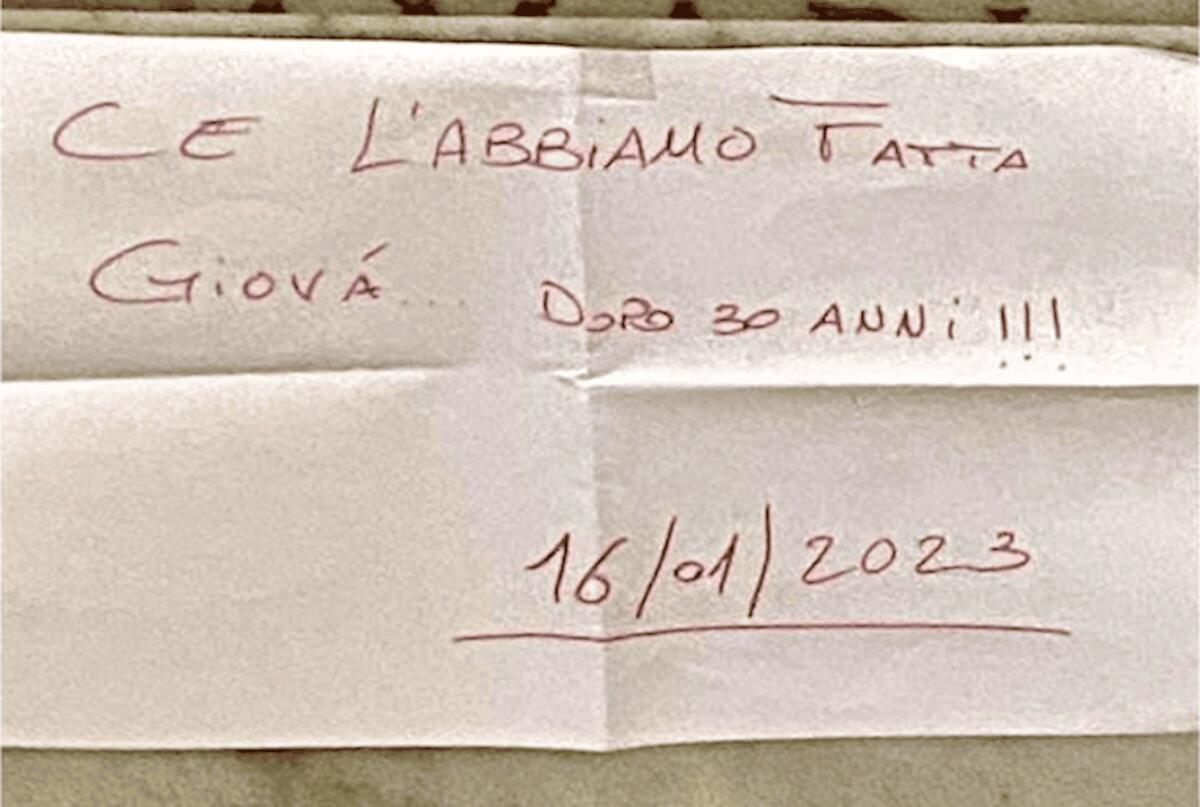 #ArrestoDenaro, appare un biglietto sulla tomba di Falcone: "Ce l'abbiamo fatta" - 