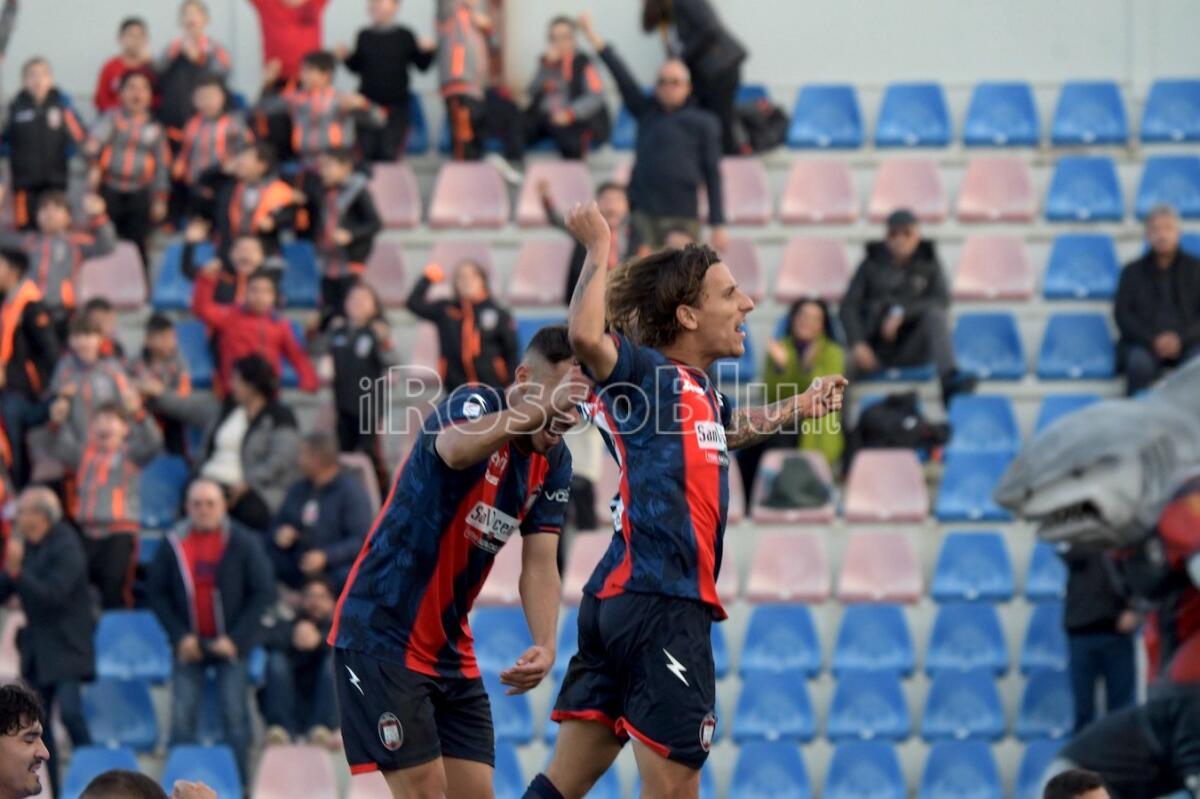 #CrotonePescara | Si torna in campo, gli squali con al fianco il "fattore Scida" - 
