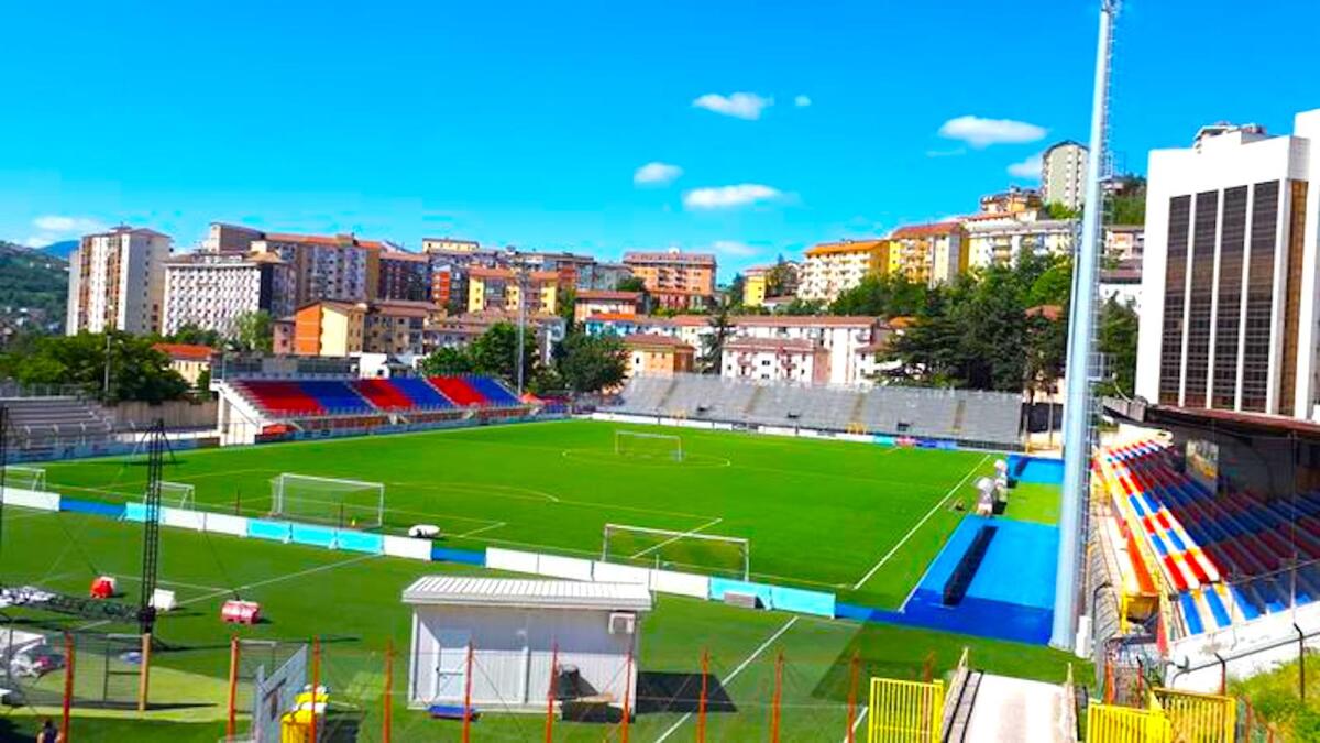Potenza-Crotone, emesso Daspo per due tifosi rossoblù - Lo stadio Viviani di Potenza