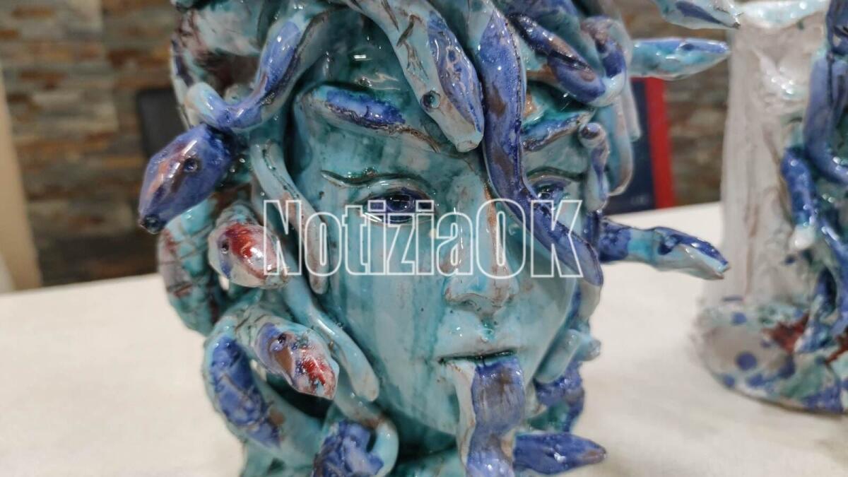 (Foto) Isola C.R., al Cinema Teatro Eraclea la mostra delle opere di Vizzacchero e Giglio - 
