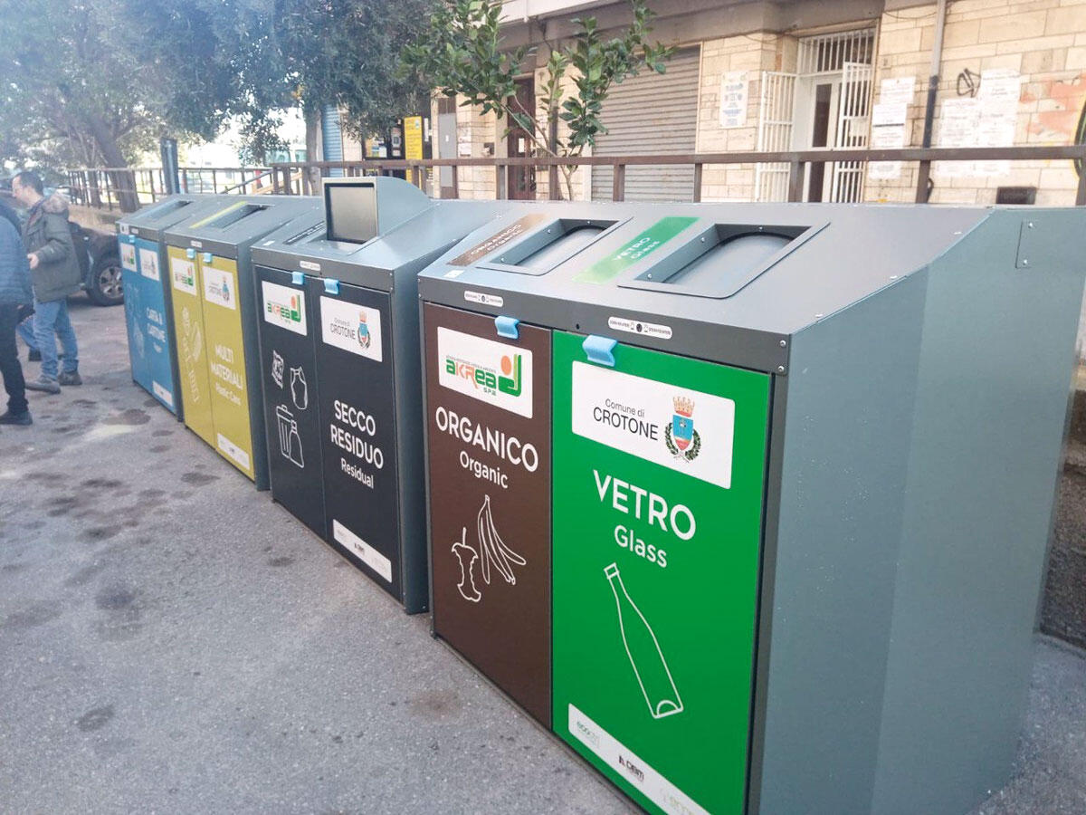 (VIDEO) Crotone, si spinge sulla differenziata: attive le nuove isole ecologiche - 