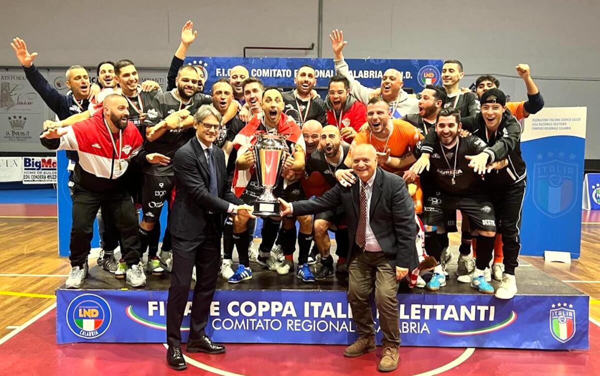 Calcio a 5 - Due crotonesi alzano la Coppia Italia nella nona edizione della Final Four - 