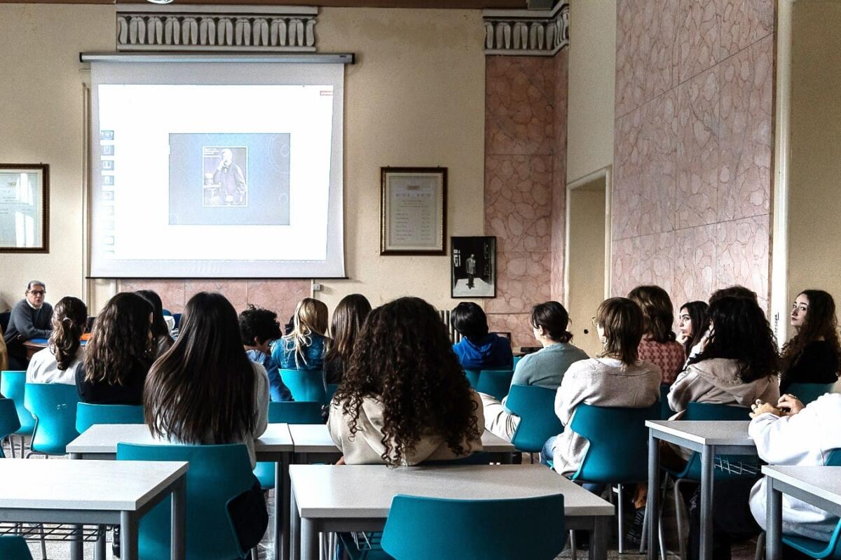 Crotone, lezioni di fotografia al Liceo Classico Pitagora - 