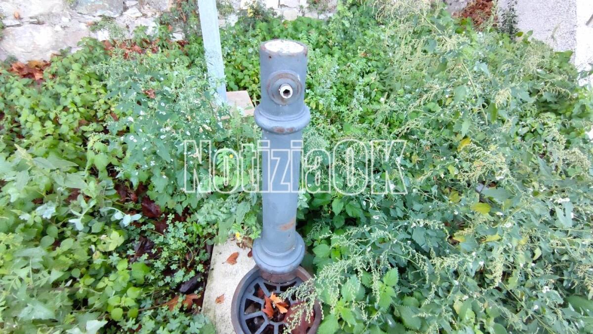 Crotone, fontana fantasma lungo via Miscello da Ripe - 