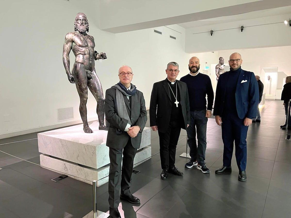 I Bronzi di Riace con il loro splendore incantano il Vescovo del Venezuela - 