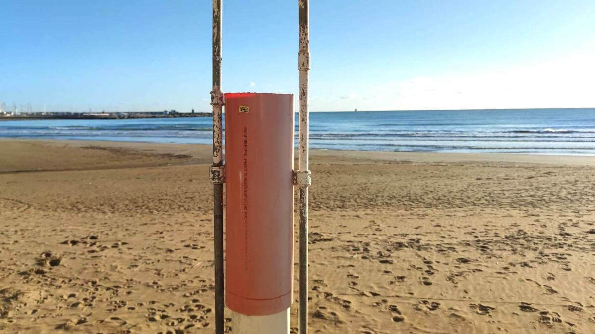 Crotone - Quartieri: "arte povera" per le docce del lungomare - 