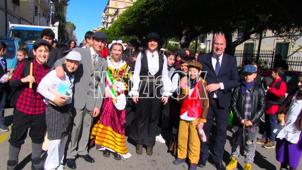 Crotone, vincono i colori e i costumi più originali nella "frazza" cittadina - 