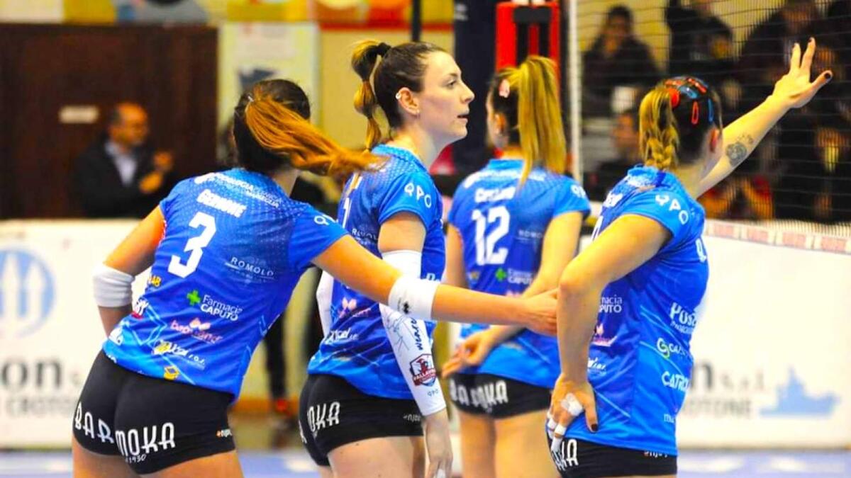 Pallavolo - Trasferta lunga per le ragazze della Poseidon Crotone - 
