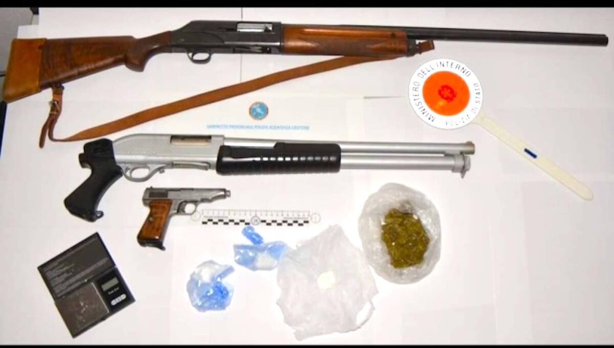 Crotone - Droga e armi in via Acquabona: arrestati due fratelli - 