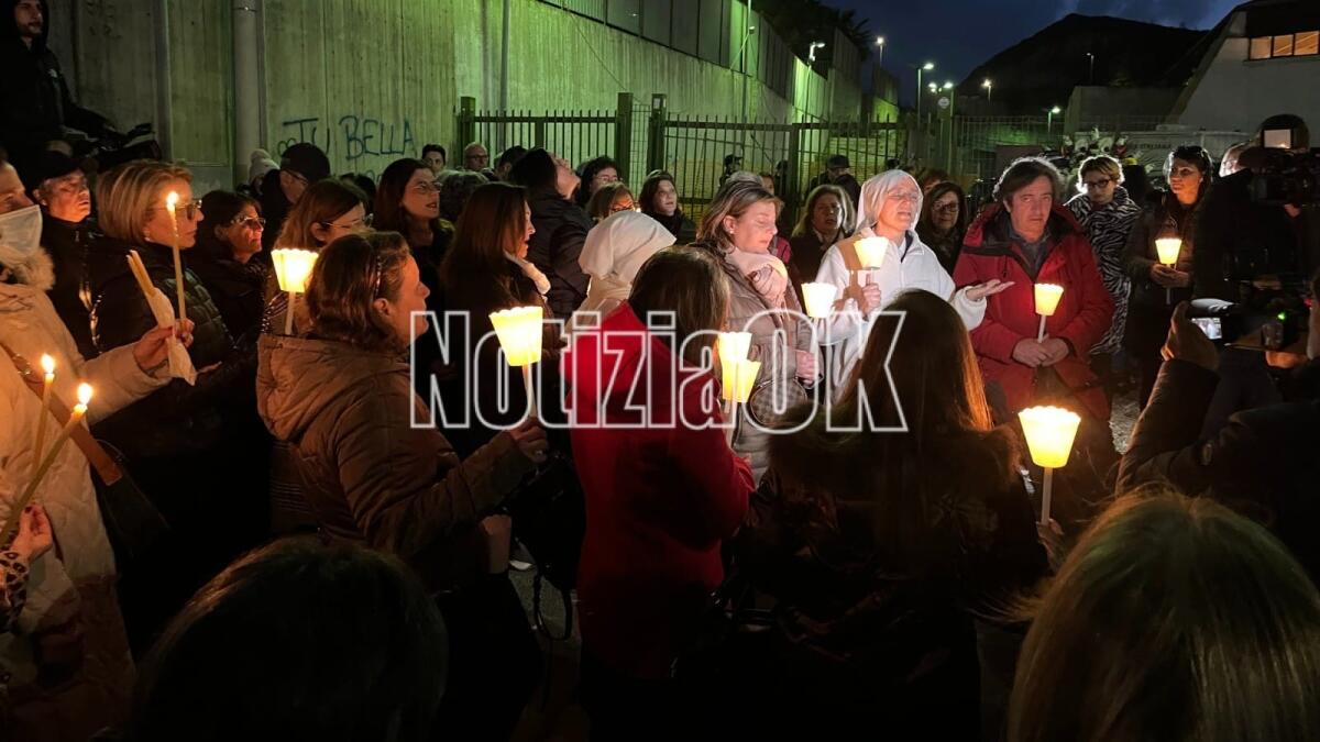 Naufragio di migranti - In viaggio per cercare i propri cari: oggi l'apertura della Camera Ardente - 