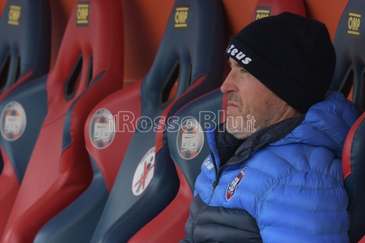 #AvellinoCrotone 3-1 | Sconfitta pesante per il Crotone, quasi un addio alla promozione diretta - Crotone - Franco Lerda