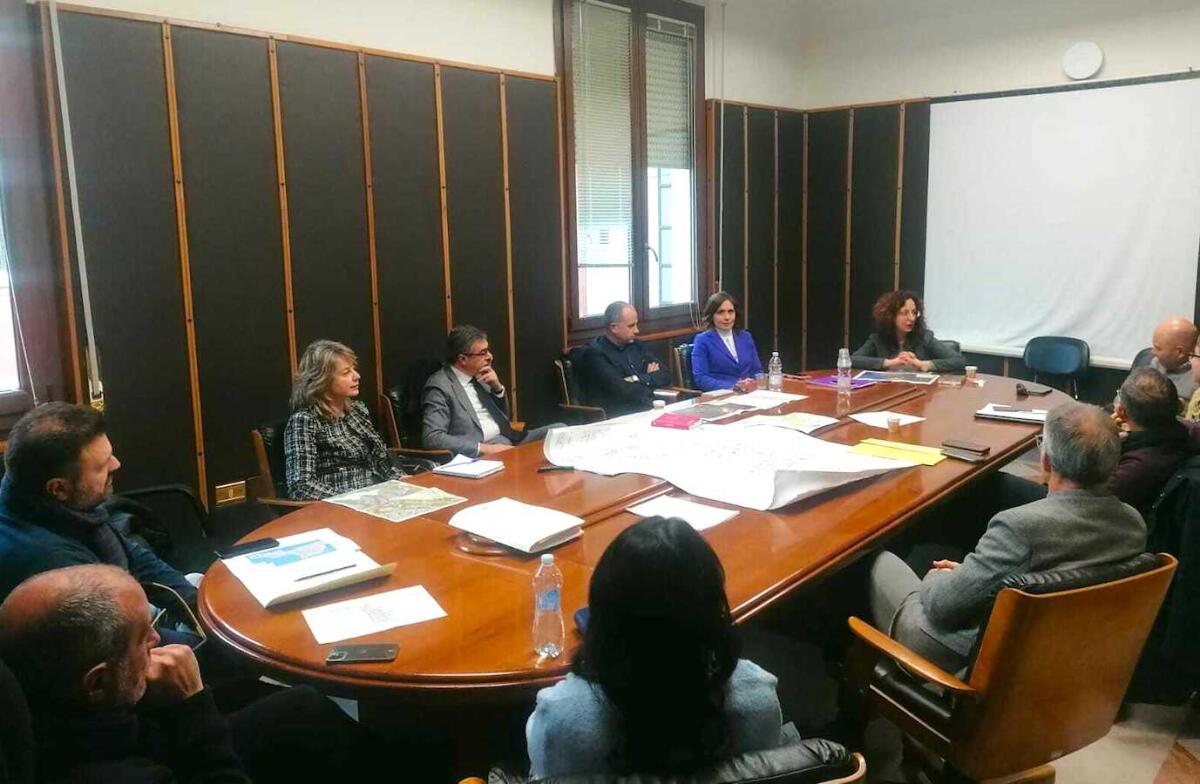 Crotone - Incontro in Comune sulla Zes, Bruni: «Attivare strumenti per attrarre investitori» - 