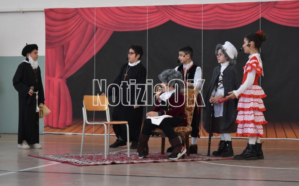 Crotone - Figaro quà, Figaro là, ma alla "Rosmini" Figaro è ancora più bello - Recita IV B Rosmini - Il Barbiere di Siviglia