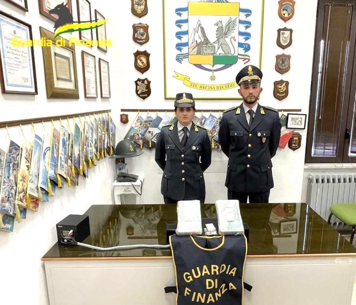 Calabria, Guardia di Finanza: arrestati due "Corrieri della Droga" - 