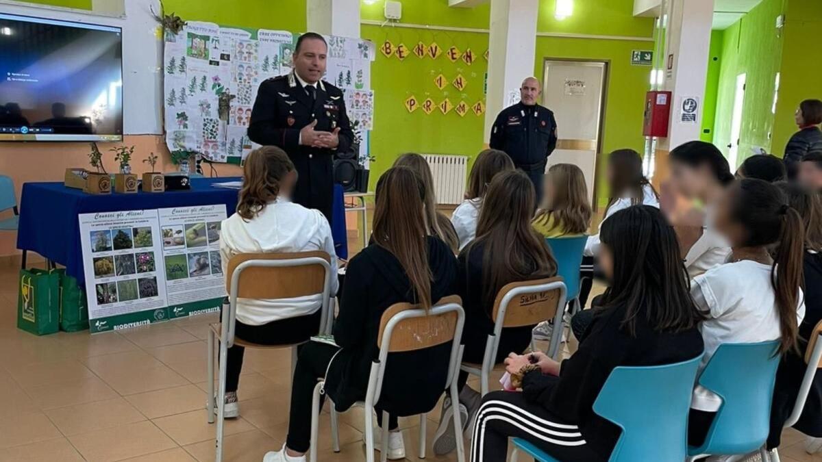 Cirò - A lezione di legalità con i Carabinieri - 
