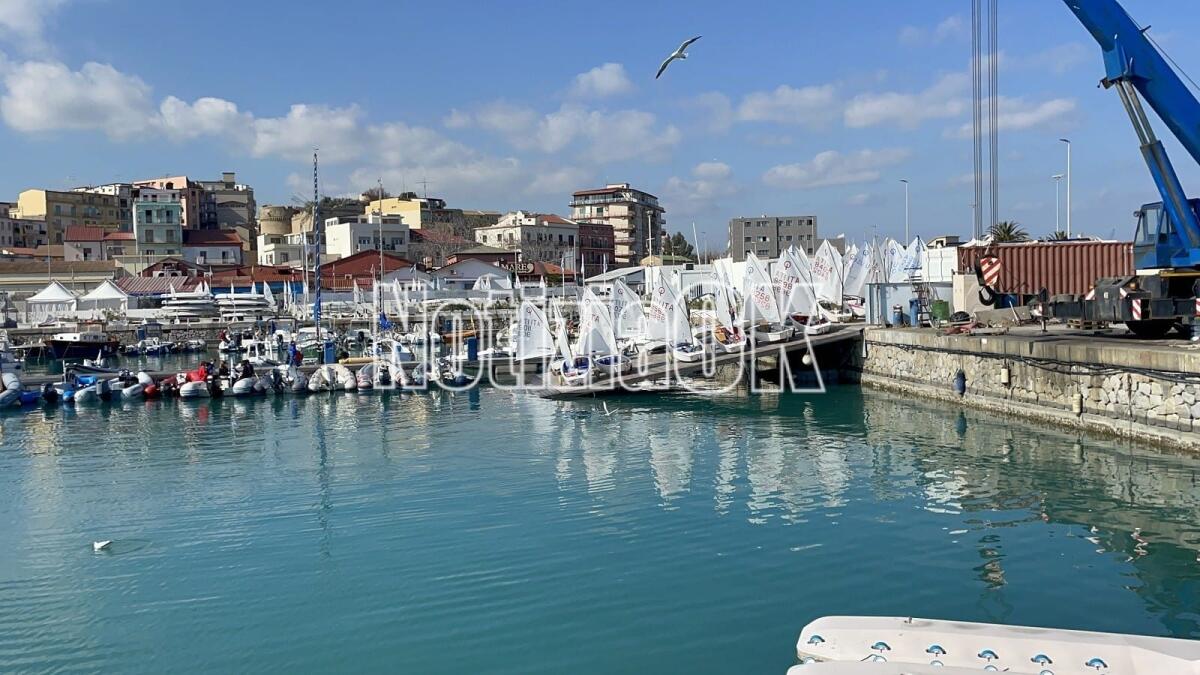 Crotone - Iniziata la danza di vele nell'ottava edizione dell'International Carnival Race - 