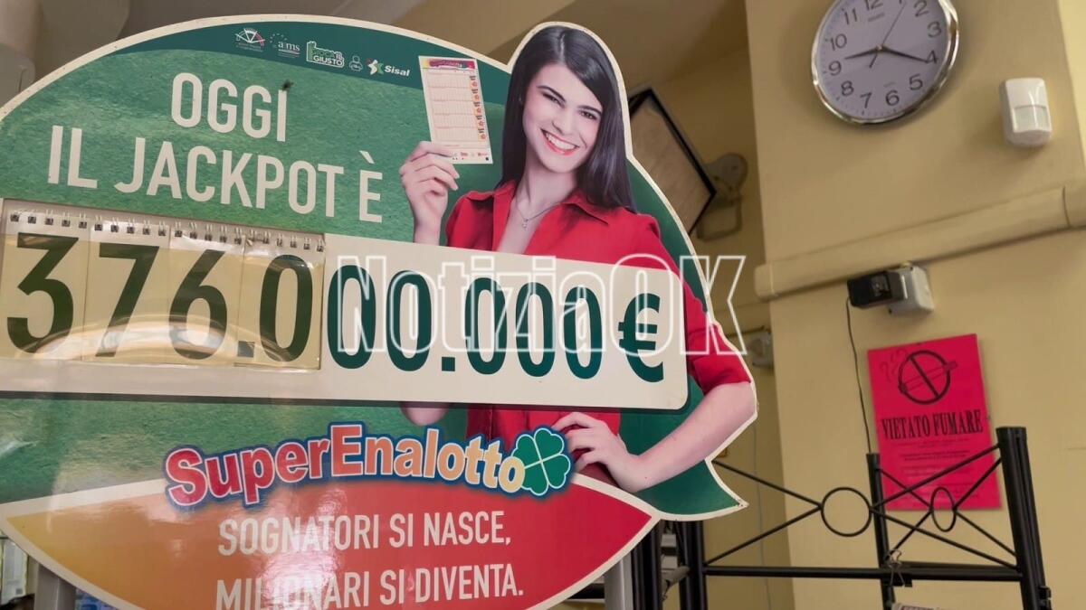Vincita al Superenalotto, i commenti dei crotonesi: "Cosa ci avrei fatto? Avrei fatto perdere le mie tracce" - 