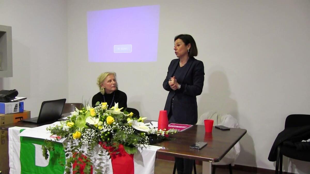 Crotone, Paola De Micheli (PD): "Eni deve farsi carico totale dell'inquinamento della città" - Da sinistra Anna Melillo, Paola De Micheli