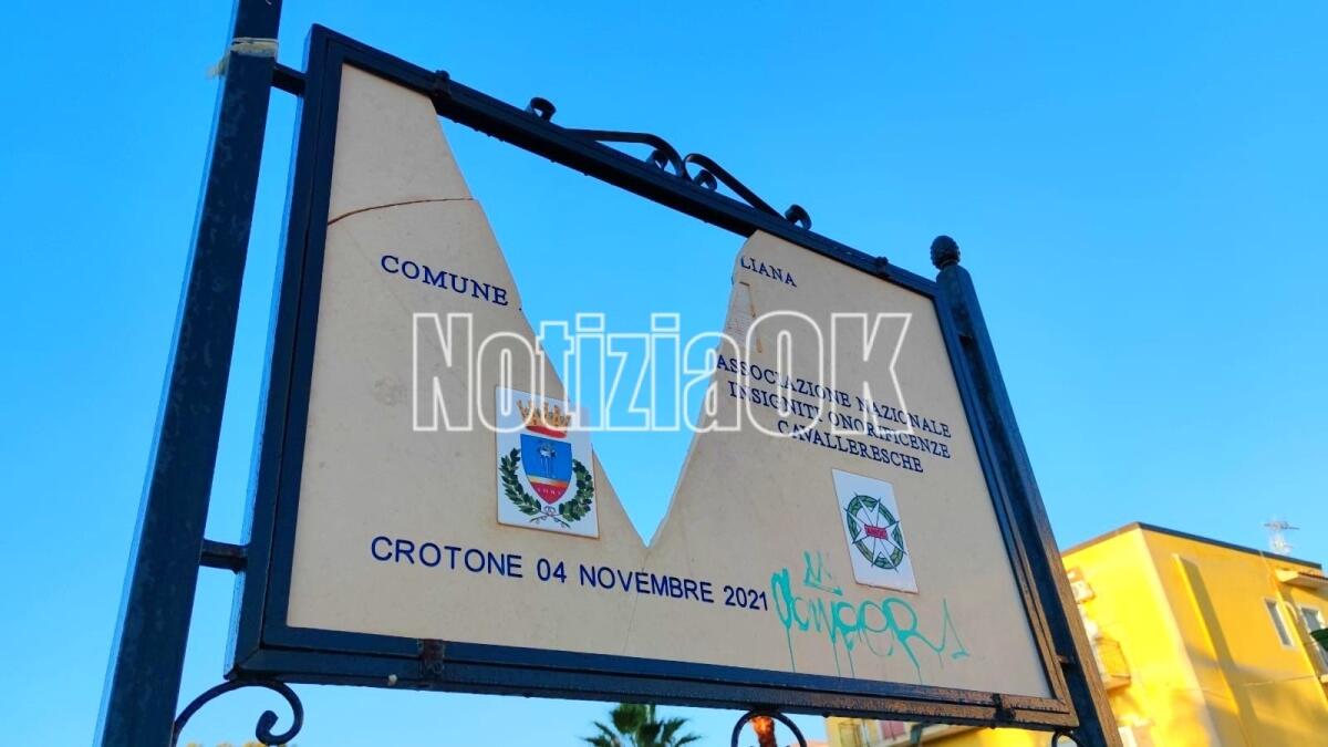 Crotone, in Piazza Martiri delle Foibe sarà ricollocata la targa - 