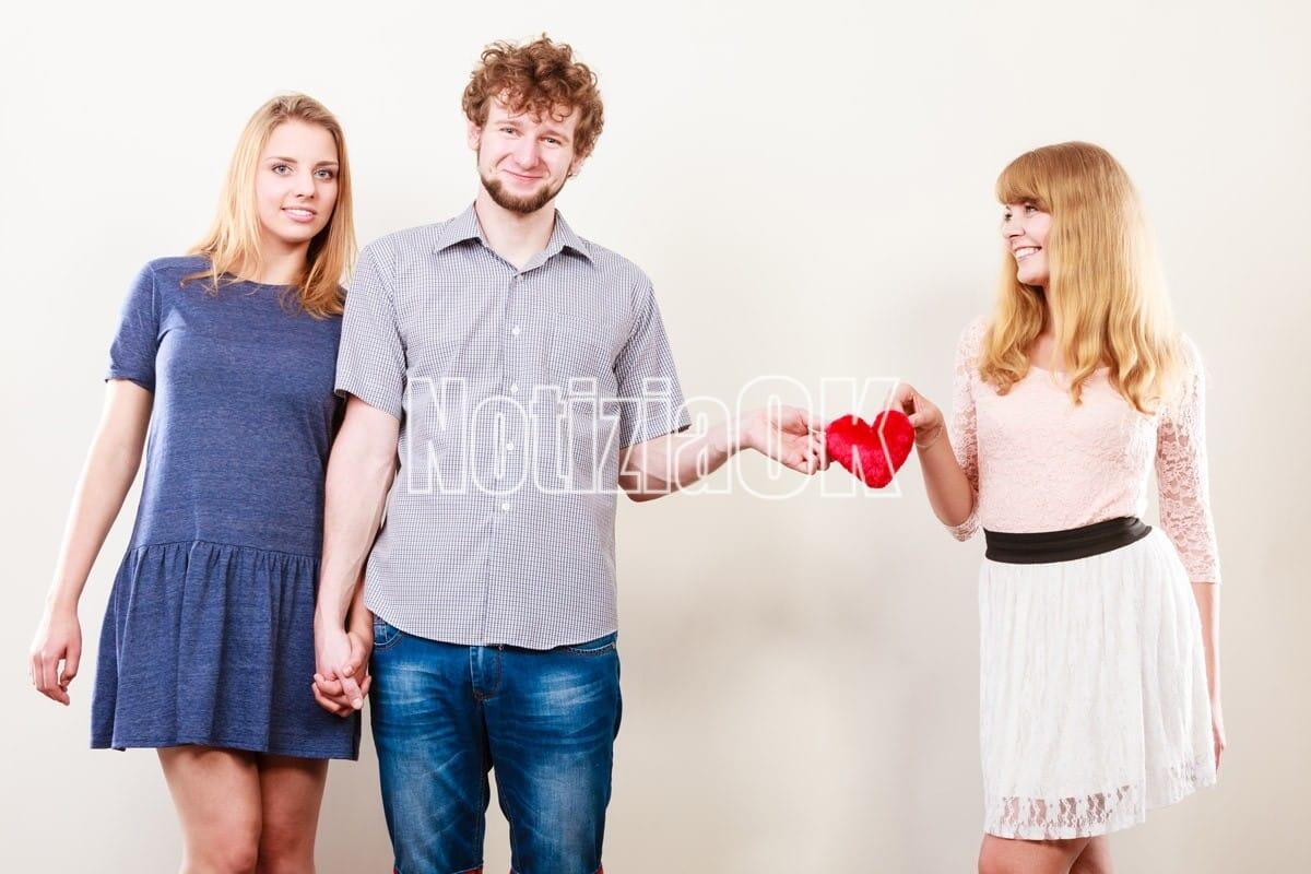 Arriva il "Mistress day", il 13 febbraio è il San Valentino degli infedeli - Relationships and feelings in triangle. Happy relationship of three people. Two women having one man. Forbidden love concept.