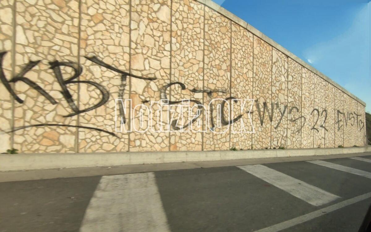 Crotone, ancora atti vandalici: "EVST" arriva anche sulla SS 106 - 