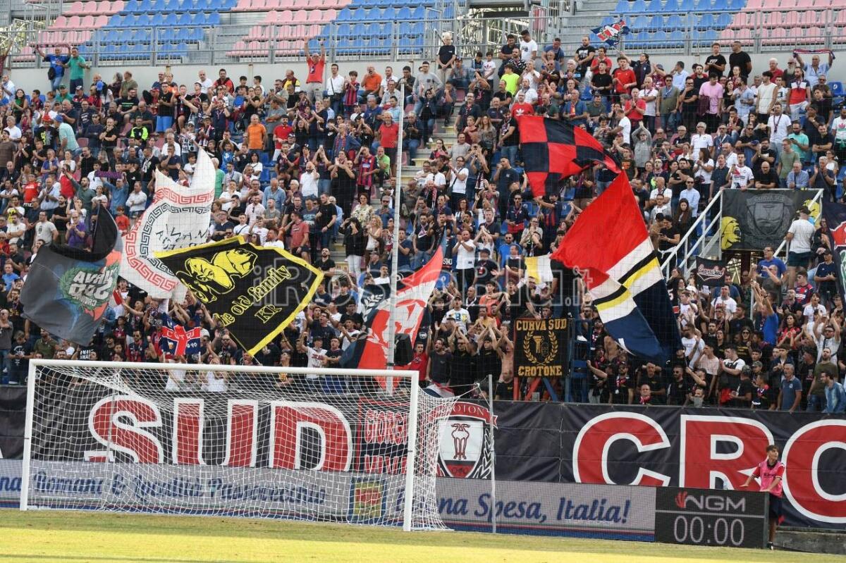 CrotoneTurris | Da tifoso ai tifosi, Pagliaroli: «Stringetevi intorno alla vostra Curva" - 