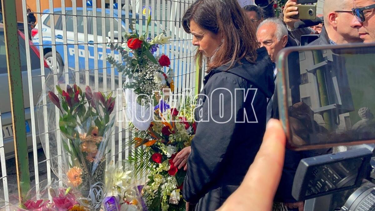 Crotone - Laura Boldrini omaggia le vittime del naufragio: "Dire che i migranti non debbano partire è strumentale" - 