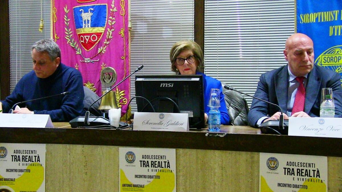 Crotone - «I media sono diventati oggi la vita reale», a dirlo è il Garante dell'Infanzia Marziale - Da sinistra Antonio Marziale, Serenella Galdieri, Vincenzo Voce
