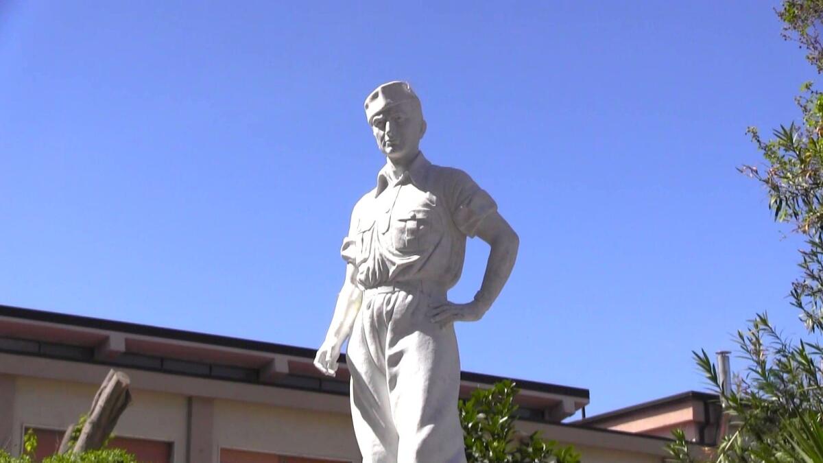 Crotone - Giuseppe Crea: «La statua di mio padre simboleggia i valori della libertà» - 