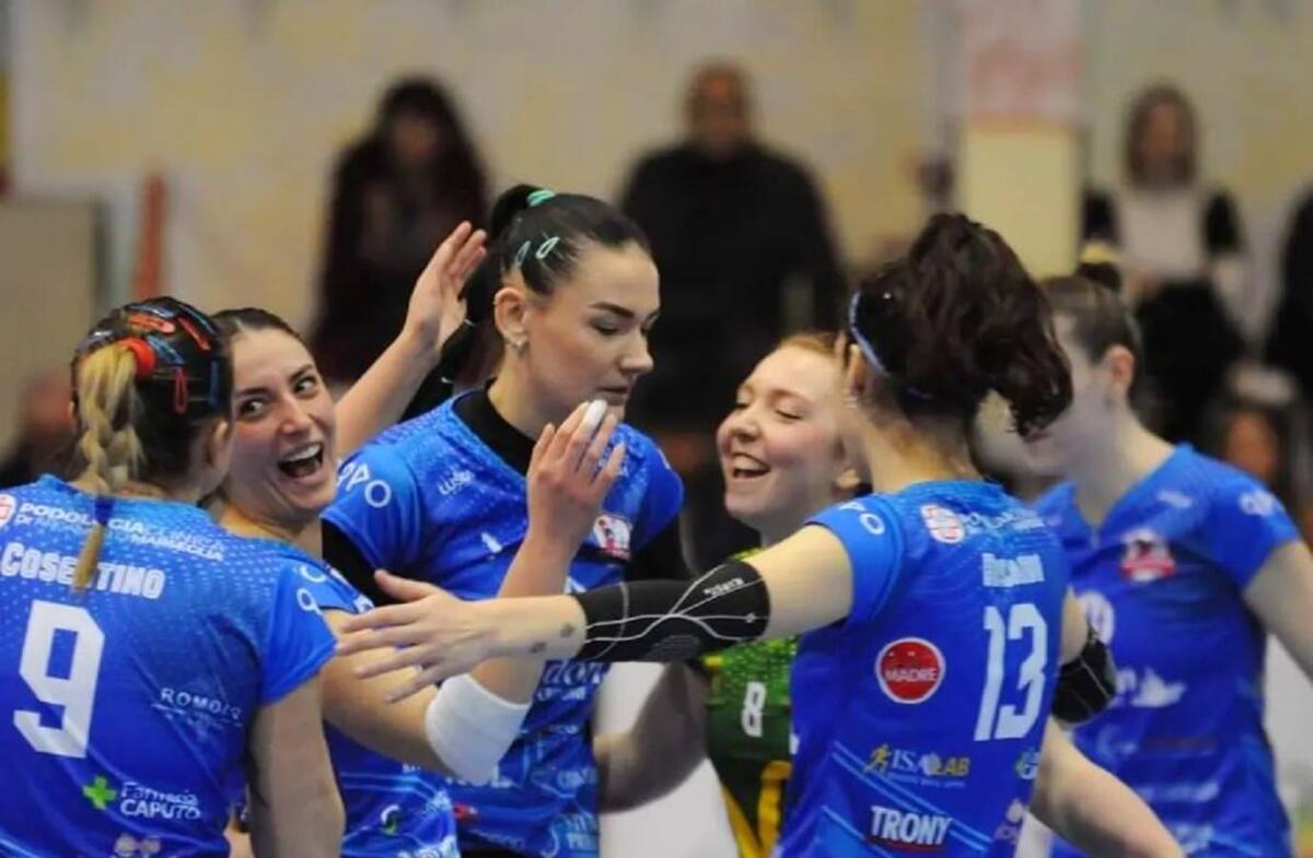 Pallavolo - La Poseidon Crotone ancora sorridente - 