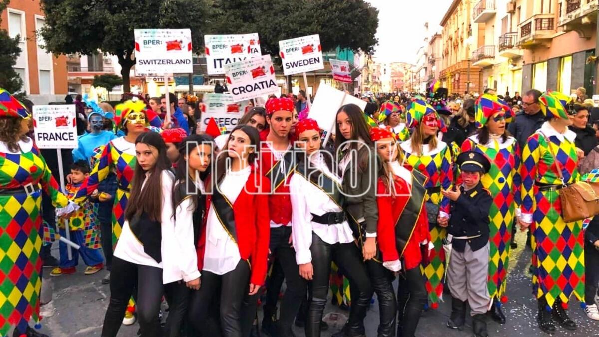 Crotone - Parte oggi la Carnival Race: maschere in piazza per celebrare la vela - 