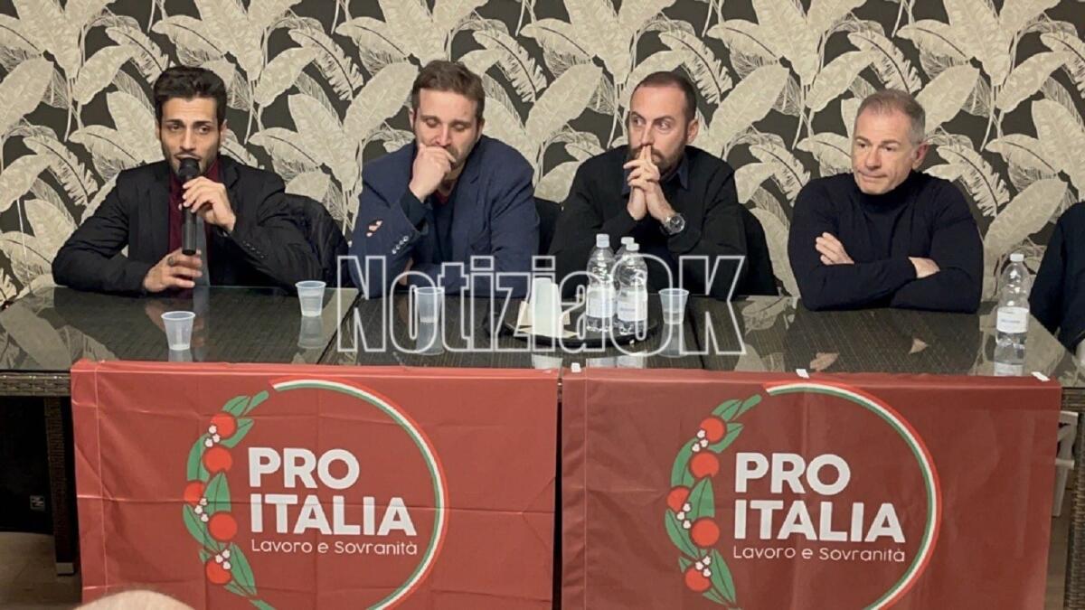 Pro Italia a Crotone: "Tra i nostri obiettivi sovranità e lavoro" - Da sinistra Trusciglio, Vicino, Brandi, Puntillo