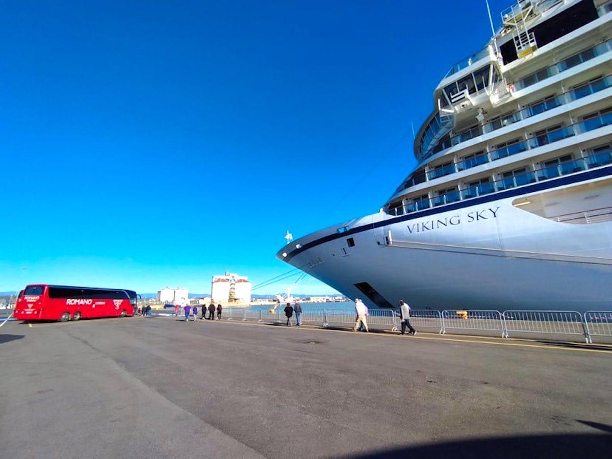 Crotone - Approda la Viking Sky, i turisti invadono il centro storico - 