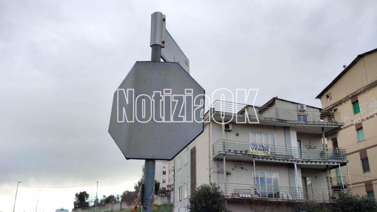 Crotone - Quartieri: in città "stop" fantasma ad interpretazione - 
