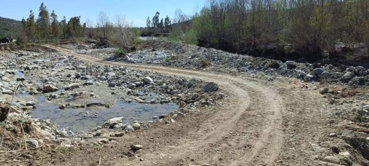 Mesoraca, ripristino provvisorio della strada in Località Carpitella - 