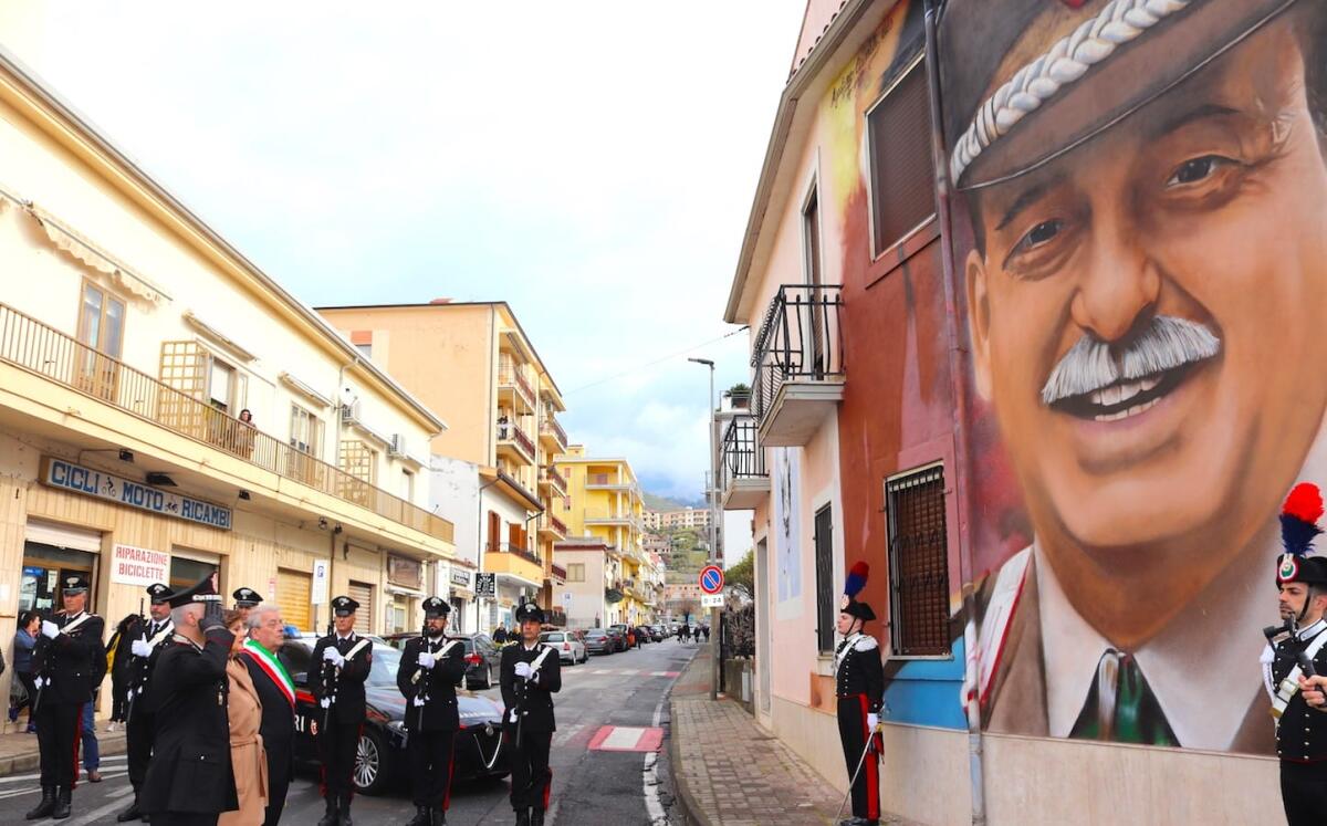 Calabria - Inaugurato il murale dedicato al Generale Dalla Chiesa, simbolo della lotta alla mafia -