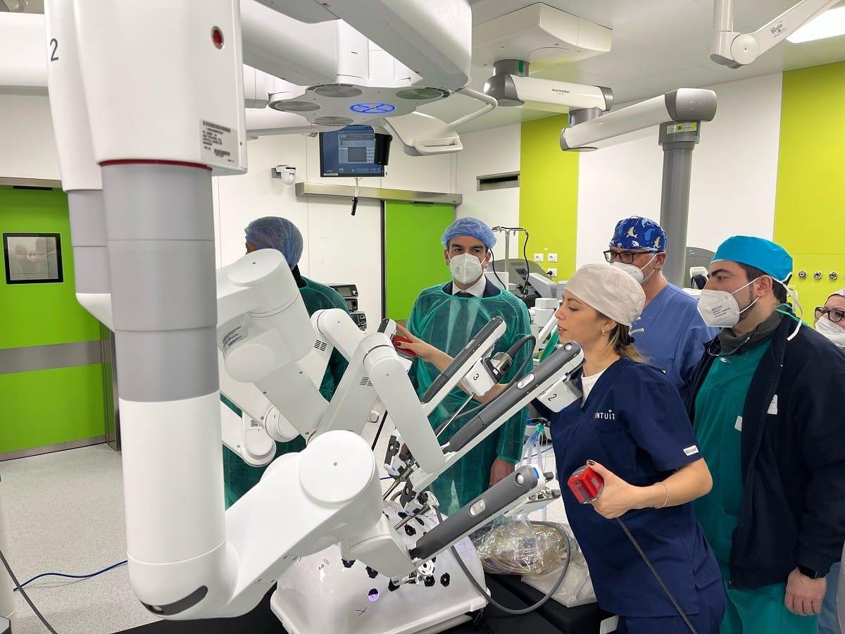 Sanità, a Cosenza arriva il robot chirurgico dell'Unical - 