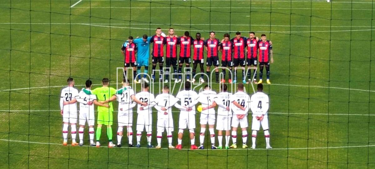 Crotone-Catanzaro, lutto al braccio e incasso ai familiari delle vittime di Steccato - 