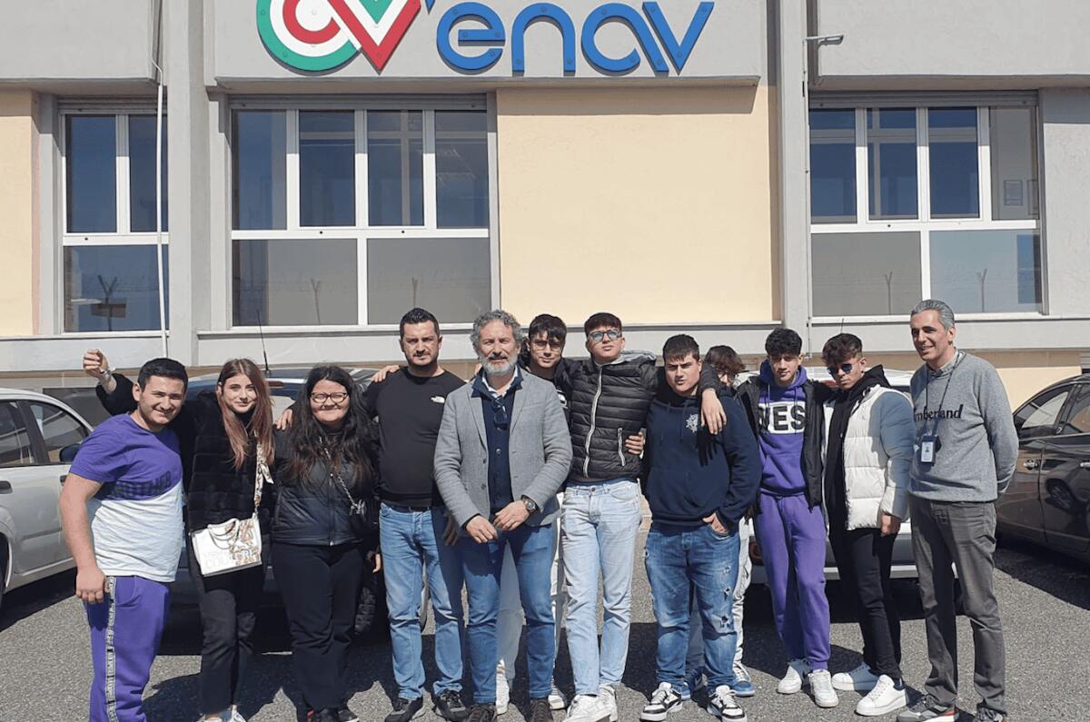 Gli studenti dell’Istituto “M. Ciliberto” visitano la torre di controllo dell’aeroporto di Lamezia Terme - 
